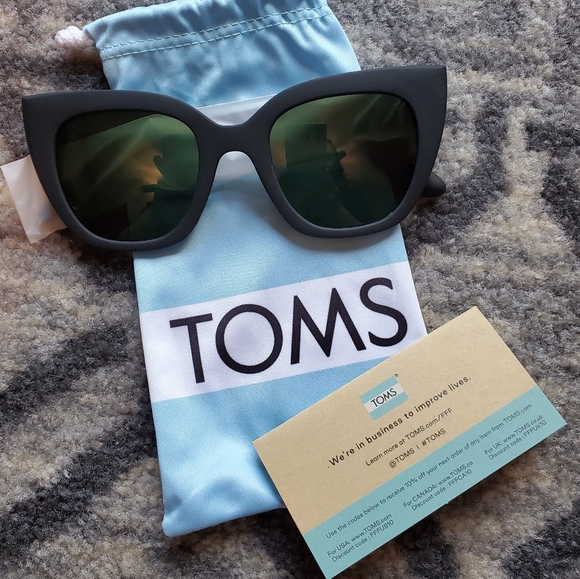 Toms Accessories - TOMS Sunglasses Womens NWT